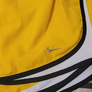 Nike tempo running short